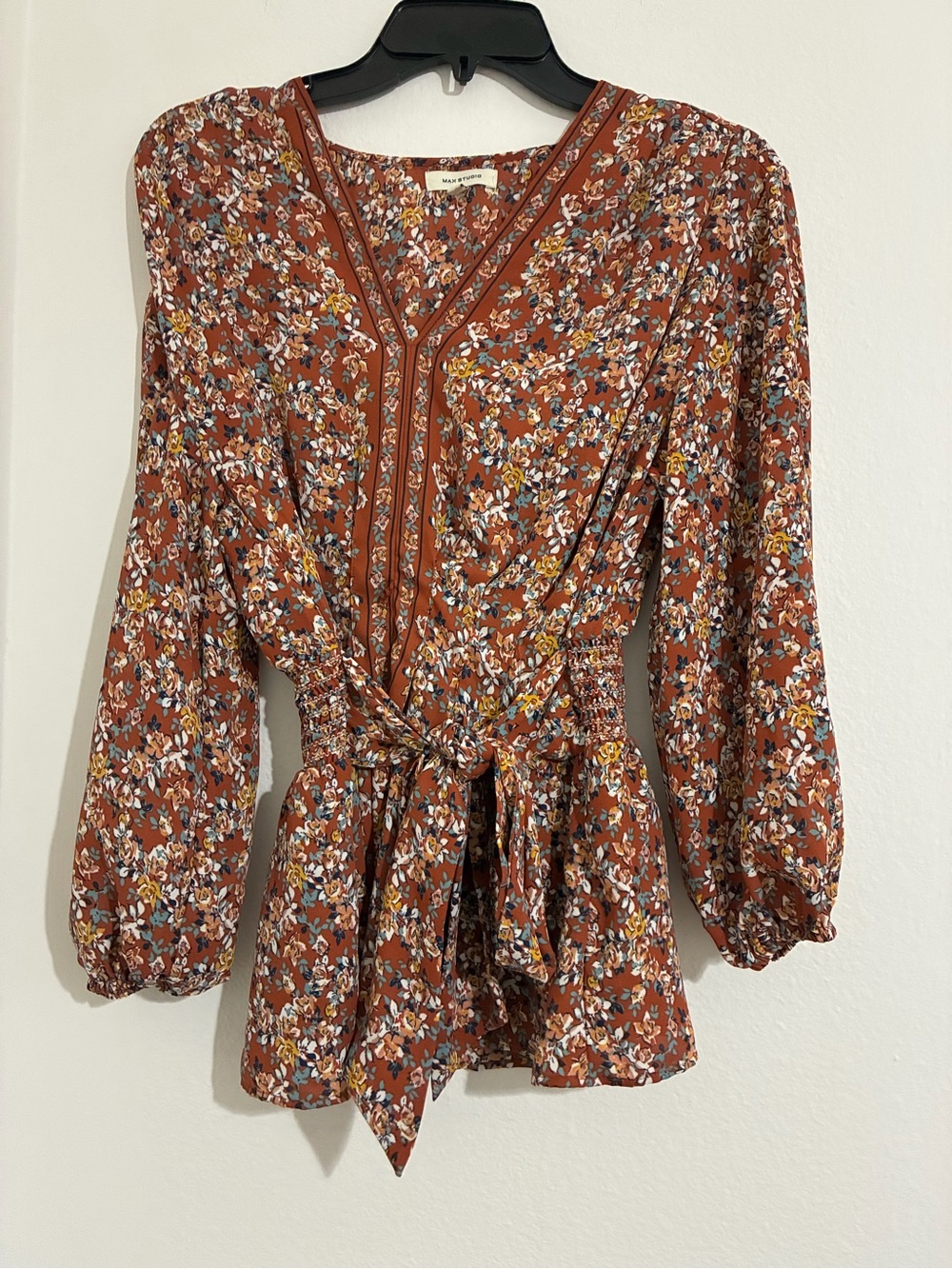 Max Studio Rust Floral Tie-Waist V-Neck Blouse